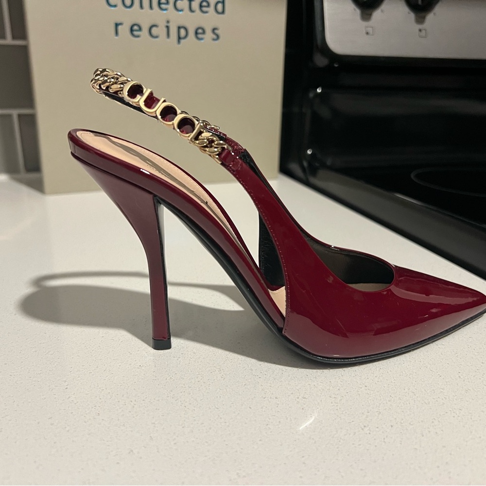 2024 Gucci Pointed Heels w/ Gold Chain